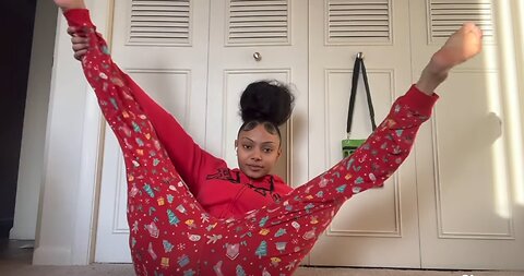 Imanii Bends - New Years Eve Yoga Black Girl Time | Day 31 🥴😁 