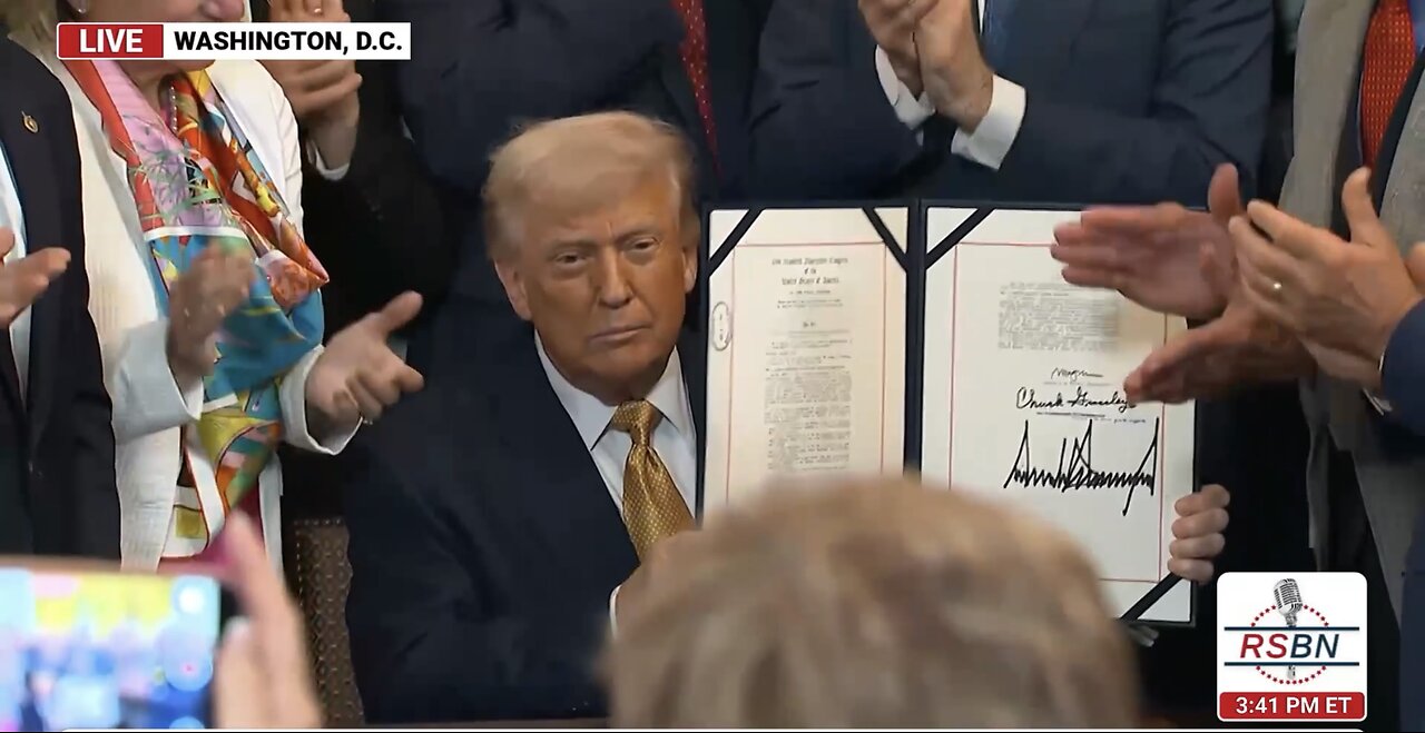 TRUMP❤️🇺🇸🥇🪽🕺HOST SIGNING CEREMONY🤍🇺🇸🏅🪽📜✍️ AT THE WHITE HOUSE💙🇺🇸🏅🪽🏛️⭐️