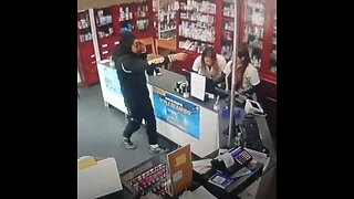Muere tras asaltar una farmacia y enfrentarse a tiros con la Policía