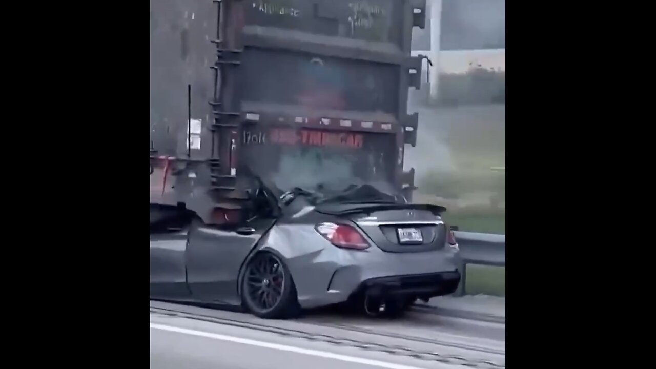 FREAK ACCIDENT ON HIGHWAY🚙🛣️🚚💥🏎️🚧🚐🚑GONE HORRIBLY WRONG🛣️🚛🛻💫