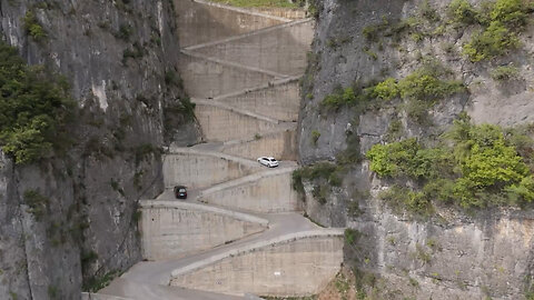 La peligrosa carretera en China que es la "pesadilla de los conductores"