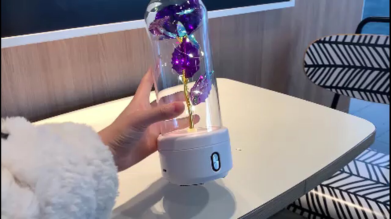 Creative 2 In 1 Rose Flowers LED Light And Bluetooth-compatible Speaker Valentine's Day Gift