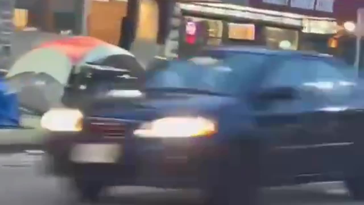 🇨🇦 VANCOUVER: - Top 11 in the happiness index in 2025.