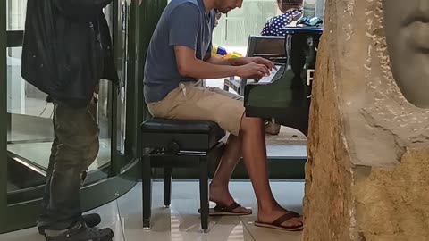 Surprise Piano Duet With a Homeless Man