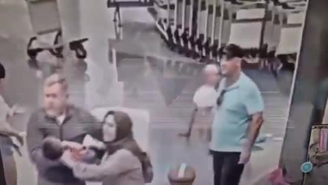 WATCH THIS ISRAELI TRAVELLER PICK UP AN IRANIAN CHILD AND SLAM IT ONTO THE FLOOR