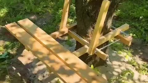 Non-invasive Bench Attaches to a Tree - Sweet