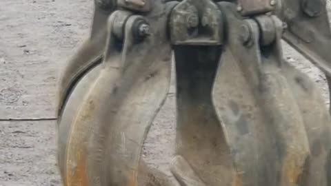 Recycling Crane Makes Parkour Snail Zoom