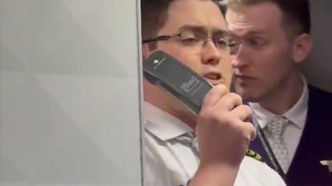 DELTA PILOT GRABS THE INTERCOM - AND SILENCES THE ENTIRE PLANE