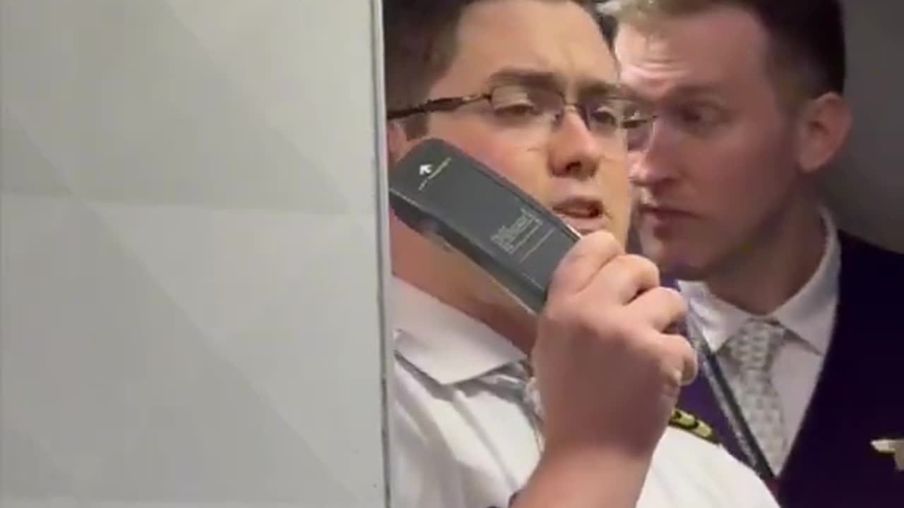 DELTA PILOT GRABS THE INTERCOM - AND SILENCES THE ENTIRE PLANE