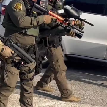 Federal Agents take down left-wing protesters at a Chicago ICE facility