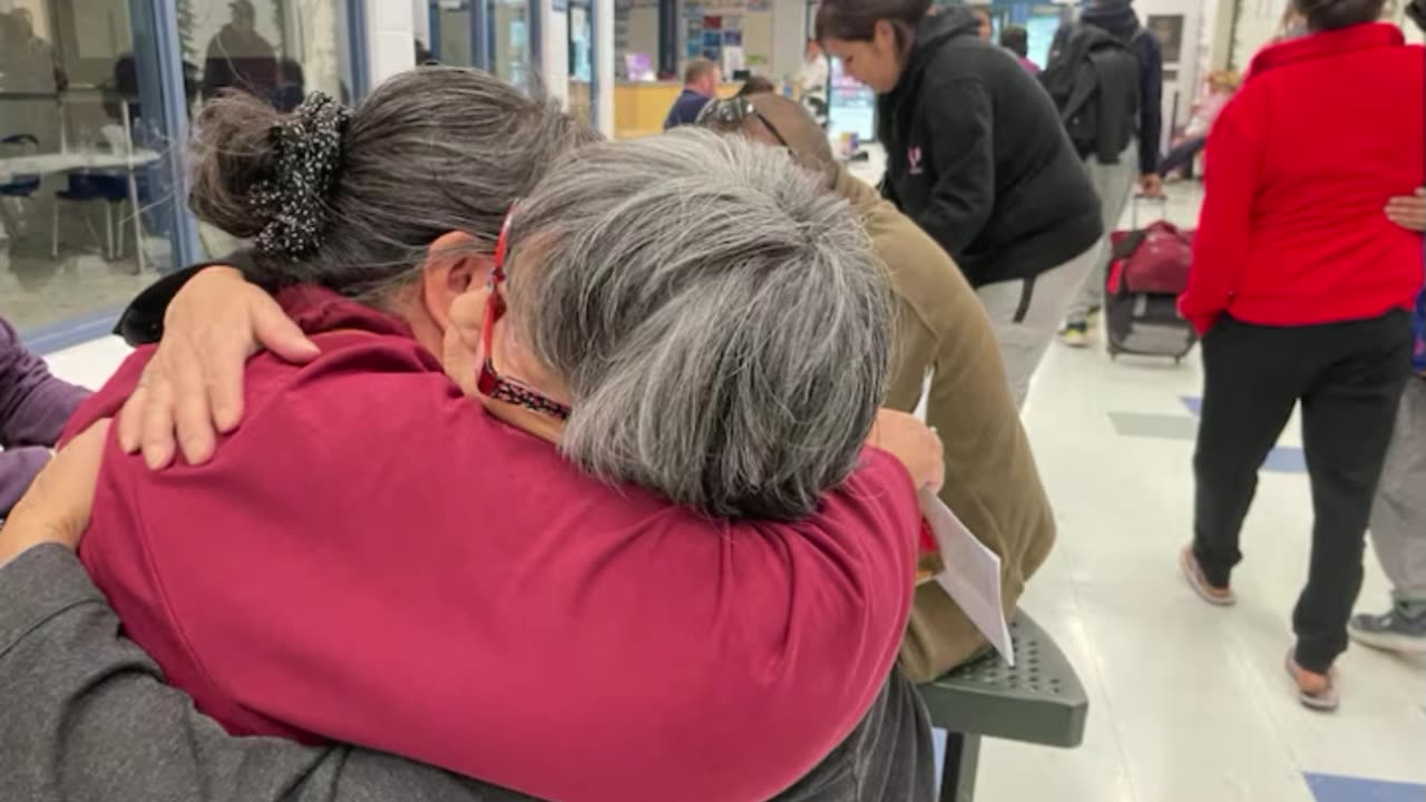 Fort Providence, N.W.T., evacuation due to fast-moving wildfire expands