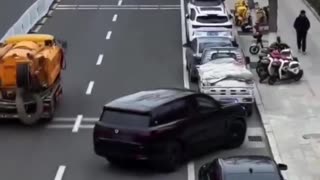 This is the side parking move by BYD, an electric vehicle manufacturer in China 🇨🇳