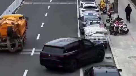This is the side parking move by BYD, an electric vehicle manufacturer in China 🇨🇳