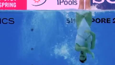 Spanish artistics swimmer Iris Tio Casas stuns the audience.
