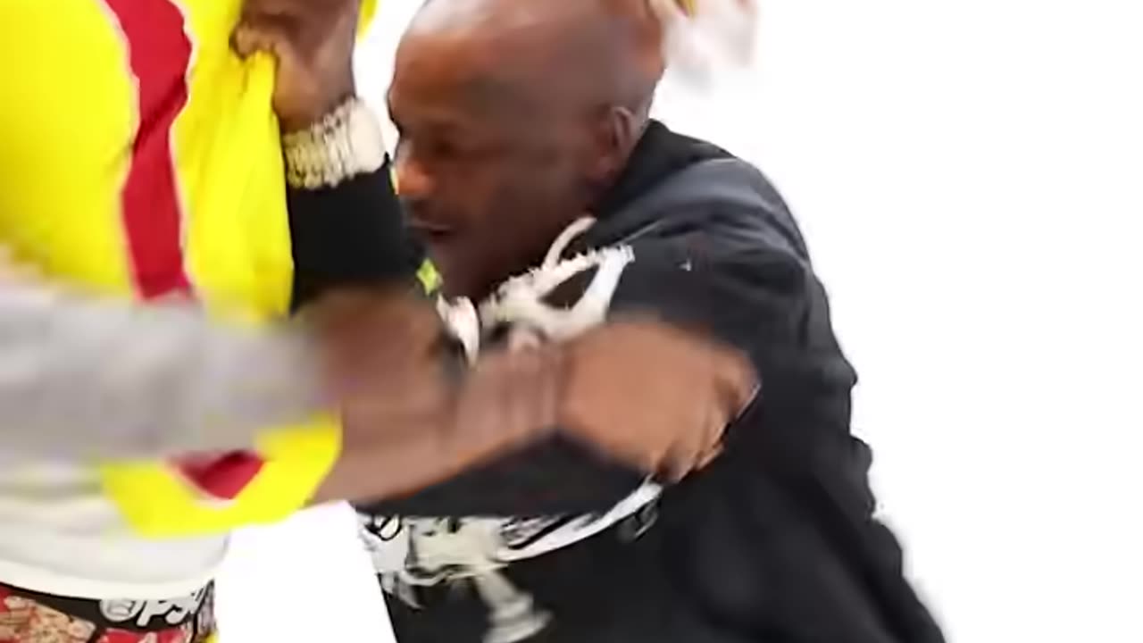 Lil RT Smashed Her Phone