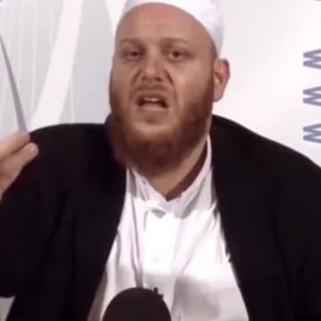 Islamic preachers in UK threaten Britons: "Sharia law is the solution to humanity's problems.