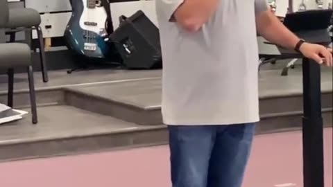 Praising Jesus - Worthy King of Glory & Worship - Senior Pastor Brandon Martin