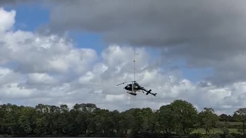 "Helicopter Crashed Into Water – Rescued Later by Another Helicopter! 😱🚁"