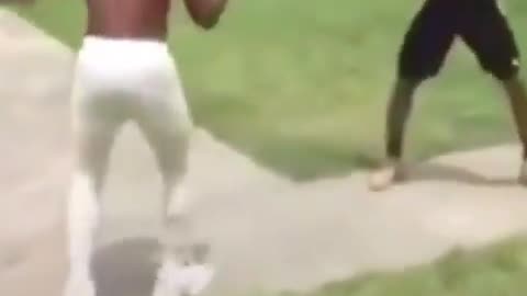 Who Loves Street Fights? Comment Your Favorite Fight Move!