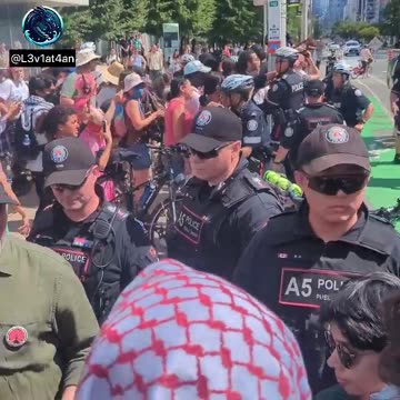 YIKES 🇨🇦 intense confrontation between Toronto Police and these protestors on Canada Day of all days