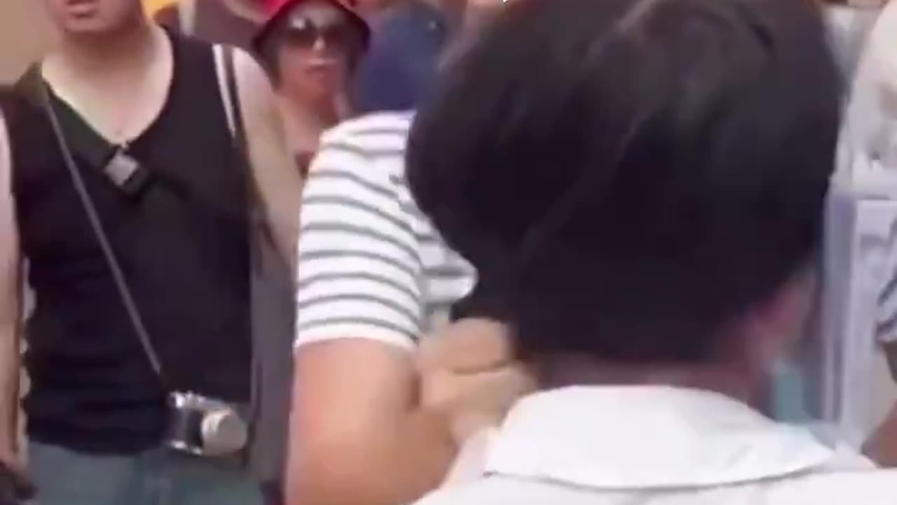 American tourists tracks down and carries out a citizen’s arrest against a gypsy