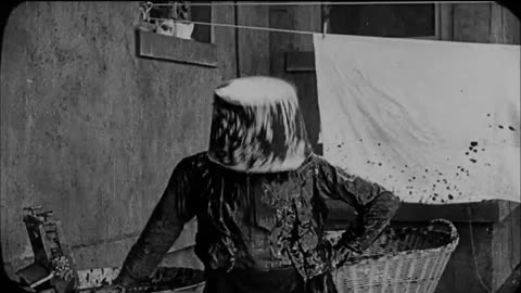 Buster Keaton's Neighbors (1920)