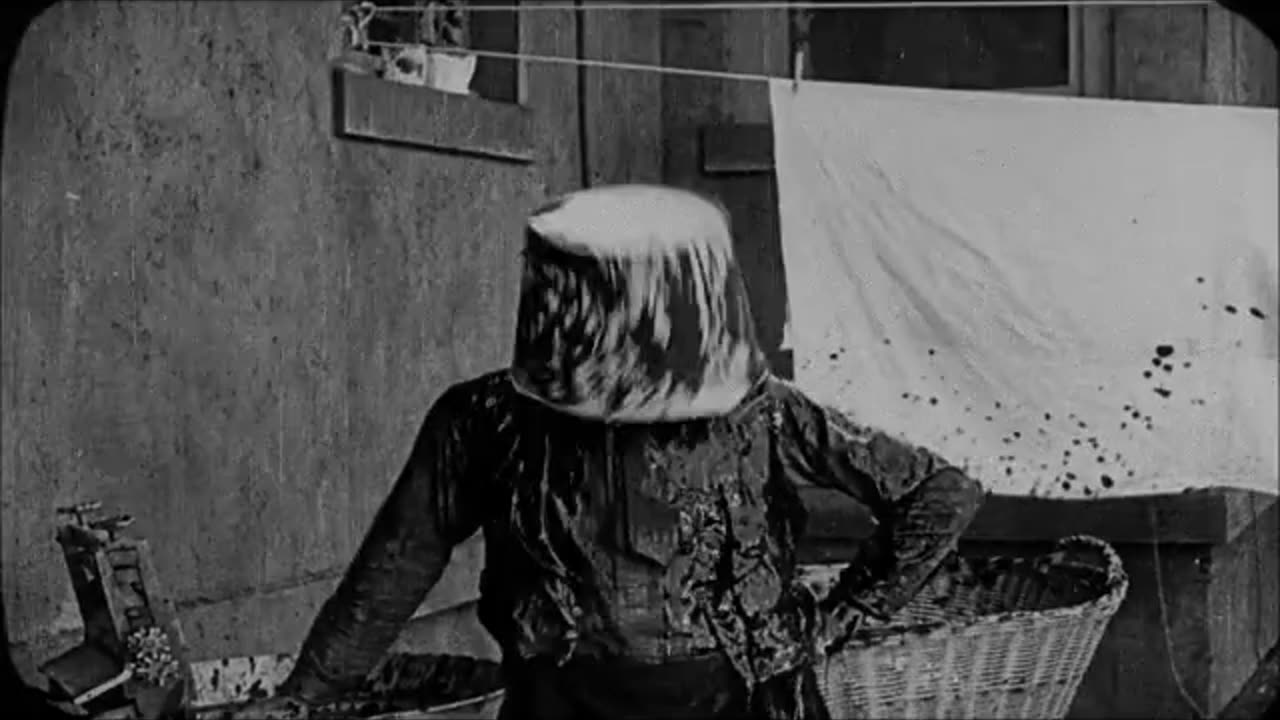 Buster Keaton's Neighbors (1920)