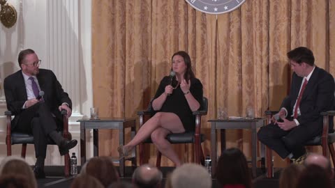 Press Secretaries Sarah Huckabee Sanders and Robert Gibbs at the Nixon Library