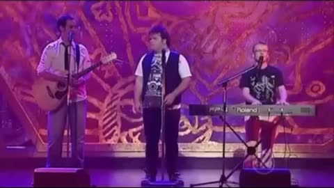 Three Guys Showcase How The Same 4 Chords Were Used To Create So Many Musical Hits