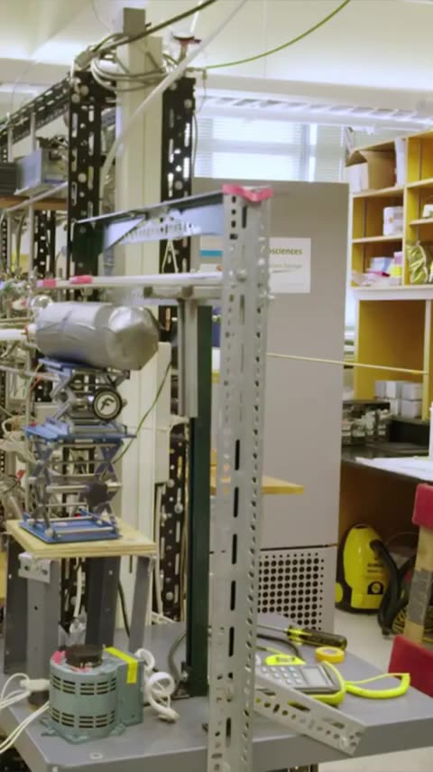 What can scientists learn from air bubbles trapped in ice