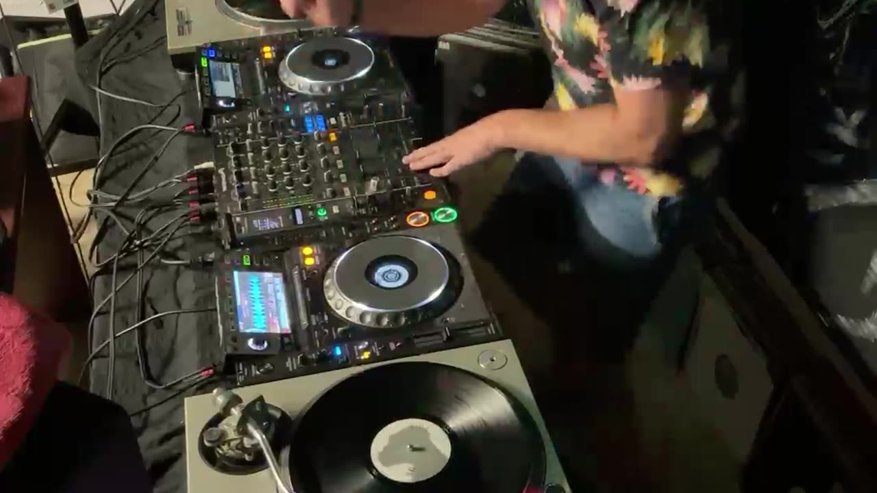 DJ Mike Todd, mixing Techno