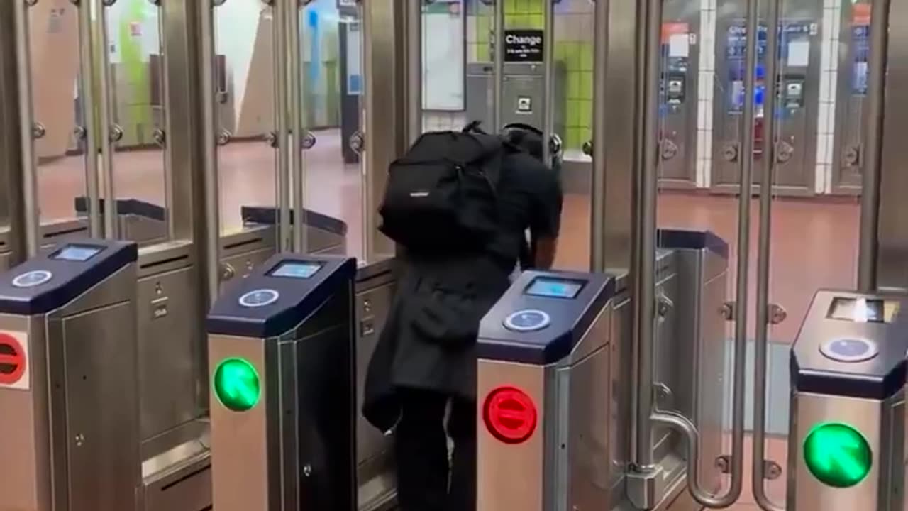 Looks like the NYC subway finally cracked the code—fare gates that actually stop fare evasion.