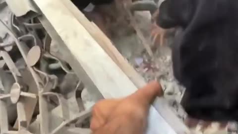 Israeli airstrikes target civilians: Palestinians use their hands to rescue those who are buried
