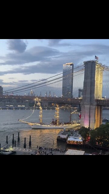 Ship With A Huge Mexican Flag Hits The Brooklyn Bridge