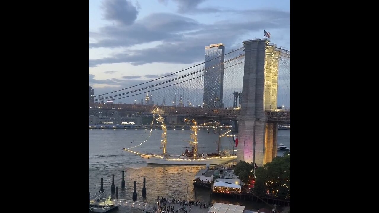Ship With A Huge Mexican Flag Hits The Brooklyn Bridge