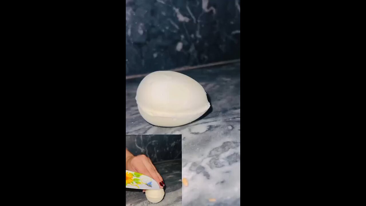 ASMR baking soda cating egg