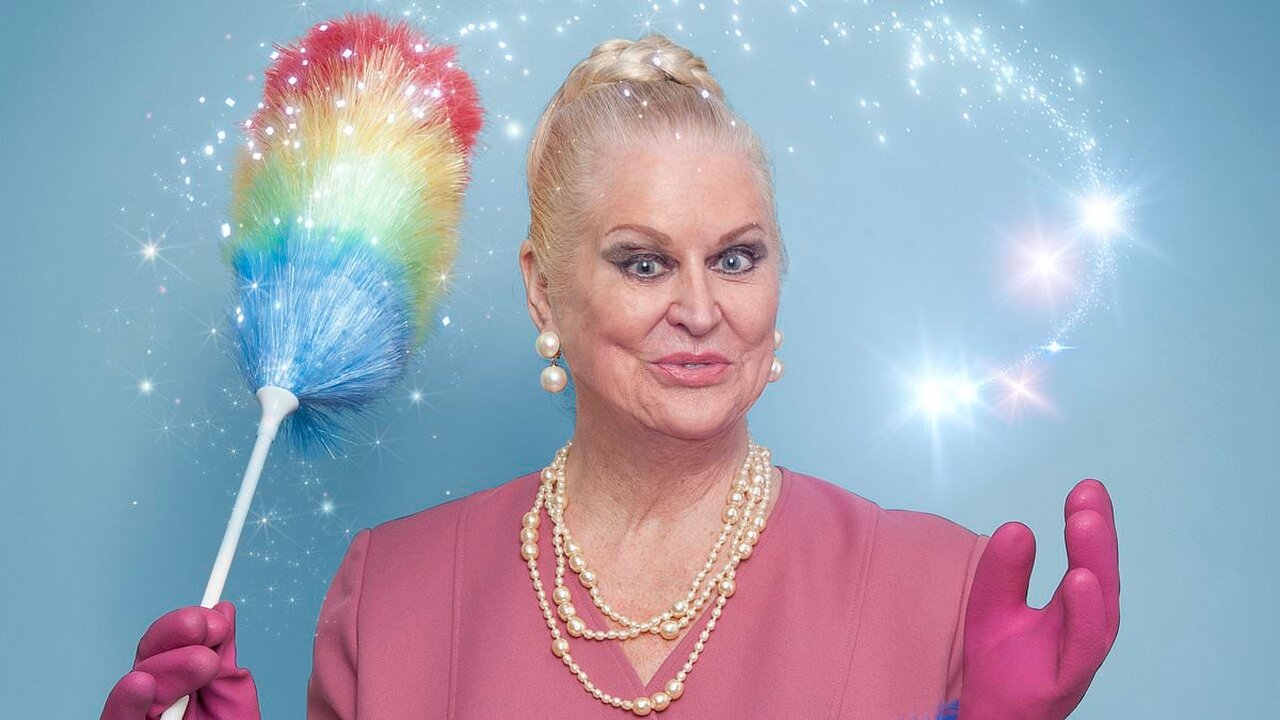 Kim Woodburn’s Turbulent Life and Legacy: From Harsh Childhood to TV Fame and Personal Regrets