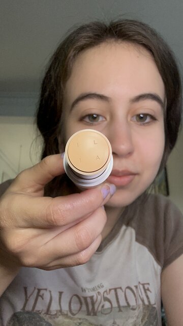 Who doesn’t love a shade match? @PINCHme.com @ILIA Beauty #gifted #complextionstick #fypシ