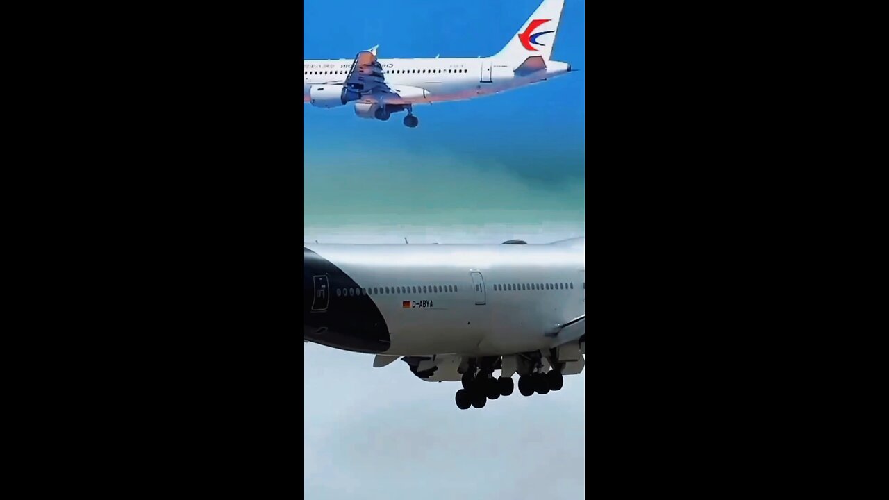 "Smooth Landing: The Ultimate Goal" ✈️🛫🛩️😱😎❤️ #viralshort