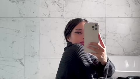 Cute Girl Shows Her Mirror Look ✨