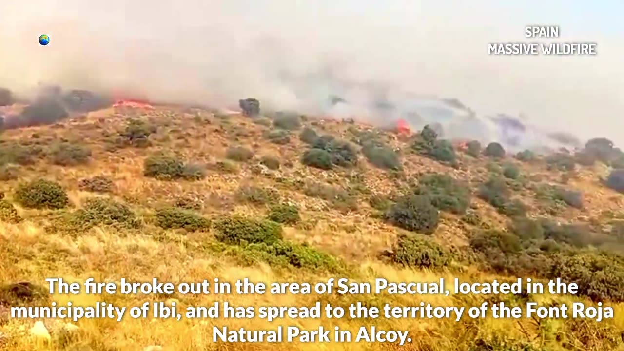 Un incendie de forêt massif fait actuellement rage dans un parc national en Espagne