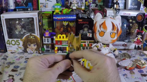 Kinder Joy Super Mario eggs opening and assembly