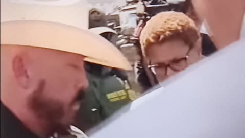 LA mayor bass confronts ice