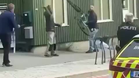 Migrant stabs a woman to death in broad daylight, in the Norwegian town of Hønefoss