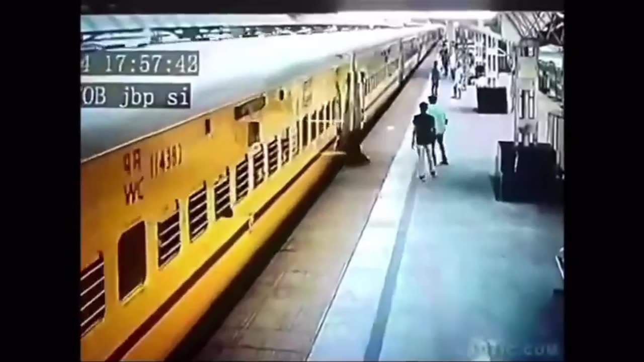 Pajeets & trains 👳‍♂️🚂