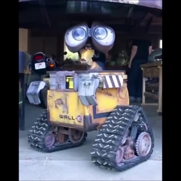 Famous Hollywood robots being crushed by a Hydraulic Press