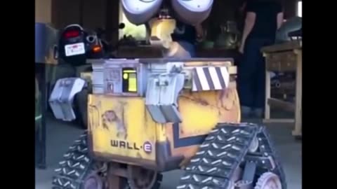 Famous Hollywood robots being crushed by a Hydraulic Press