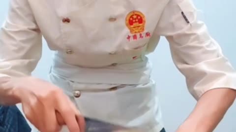 “Unbelievable Chinese carving — gourd turned into a masterpiece!”