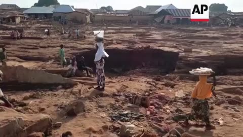Death toll reaches at least 200 in Nigerian town submerged in floods as rescue efforts halted