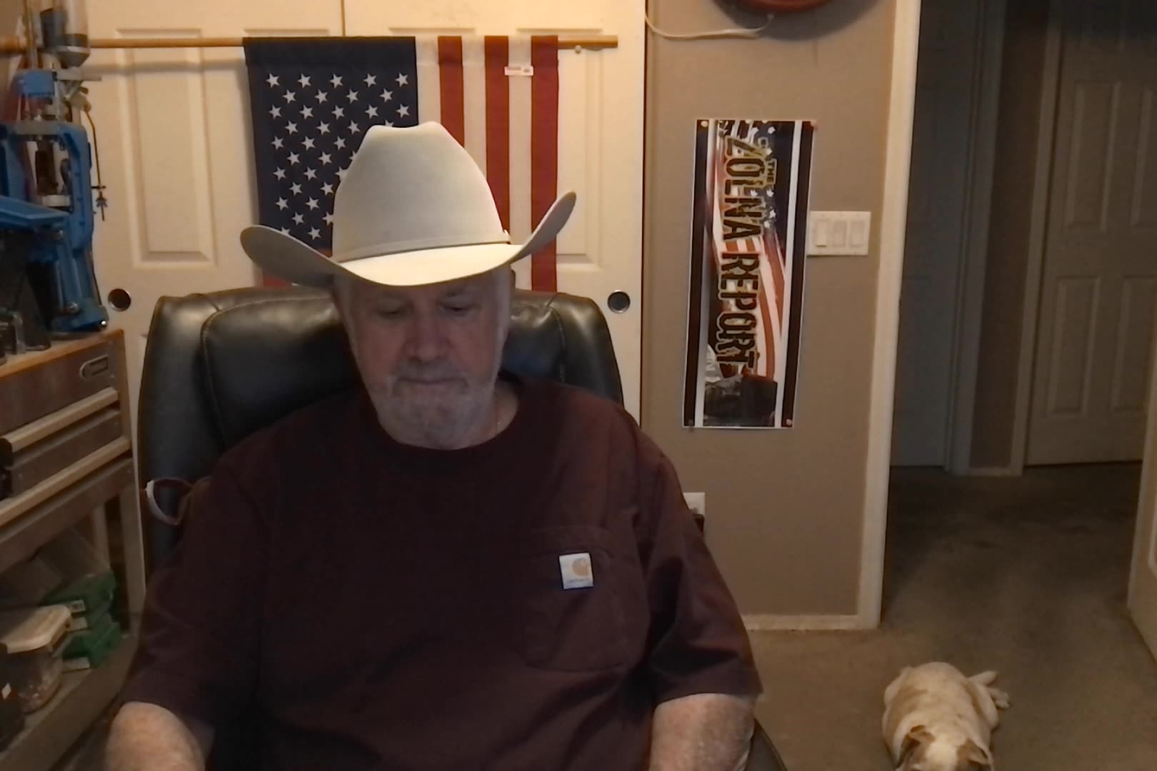 Qatar Food A Narcissist Dumb Enough To Take Their 13 Year Old 747-8 Off Their Hands!